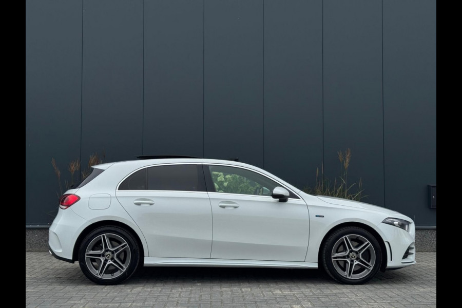 Mercedes-Benz A-Klasse 250 e AMG Line FULL PANO SFEER ECC PDC SPORTVELGEN NAVI