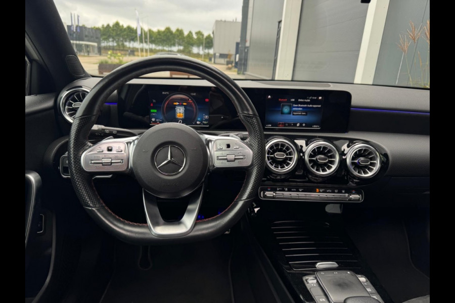 Mercedes-Benz A-Klasse 250 e AMG Line FULL PANO SFEER ECC PDC SPORTVELGEN NAVI