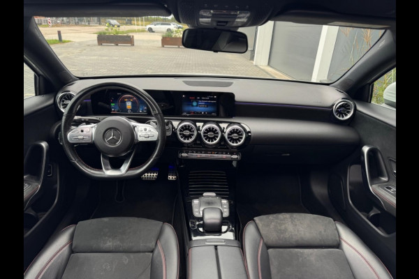 Mercedes-Benz A-Klasse 250 e AMG Line FULL PANO SFEER ECC PDC SPORTVELGEN NAVI