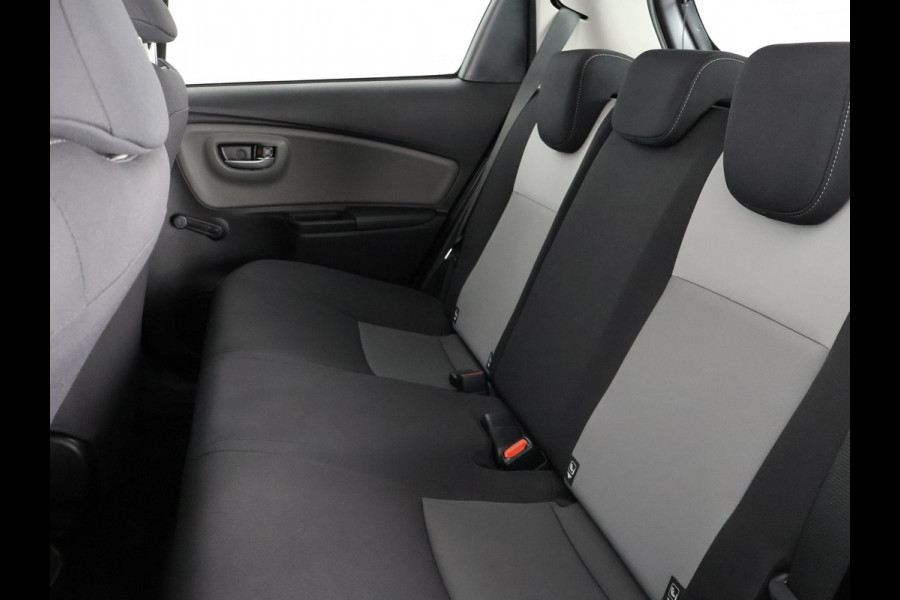 Toyota Yaris 1.5 HYBRID ACTIVE AUTOMAAT GARANTIE 8-2030! 100% ONDERHOUDEN . CAMERA . CRUISE CONTROL . ELEKTRISCHE RAMEN VOOR