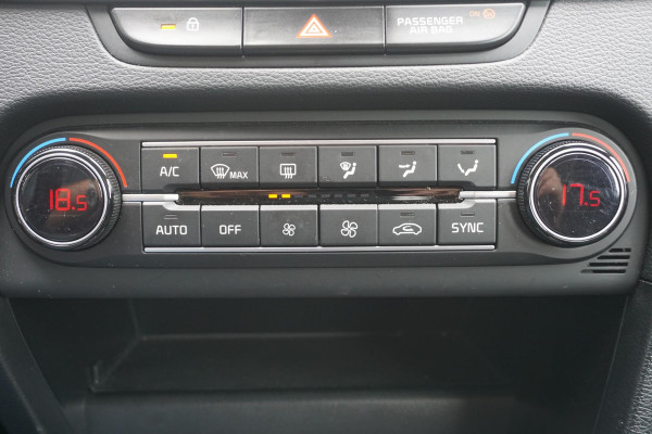 Kia Ceed 1.0 T-GDi 120PK DynamicLine/Geen Importauto/ All-Seasonbanden.