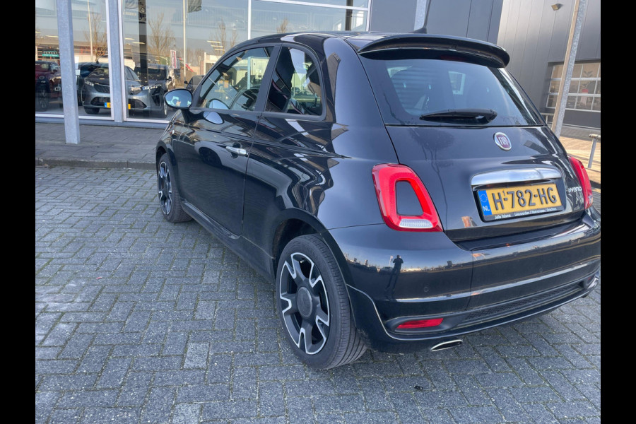 Fiat 500 1.0 Hybrid Rockstar | Panoramadak | Cruise control | Carplay/Android | Wordt verwacht, bel voor het maken van een afspraak!