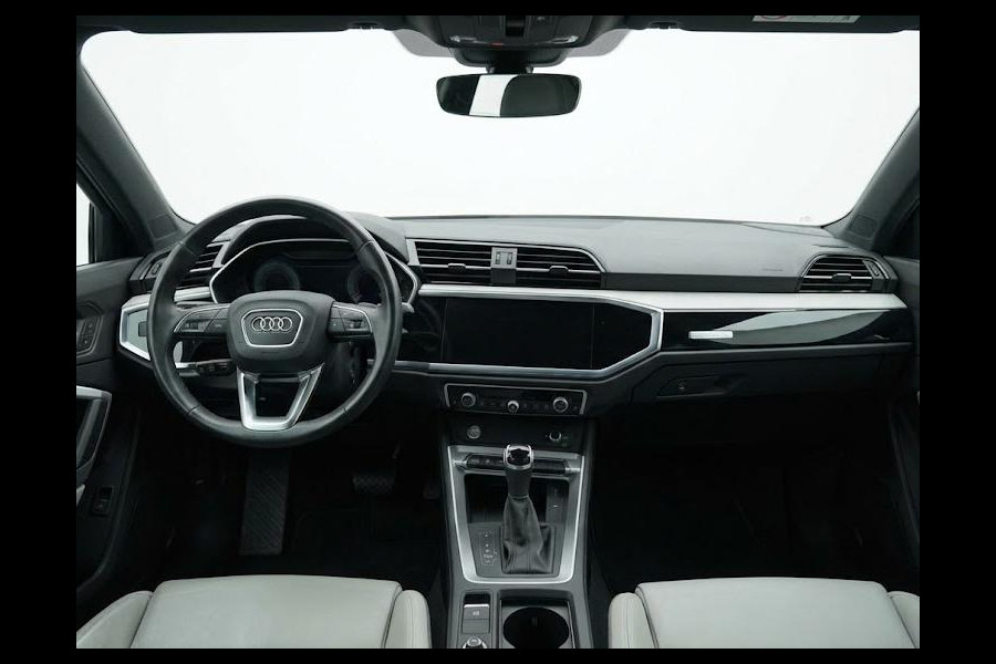 Audi Q3 Sportback 45 TFSI quattro edition one 230pk | Navigatie | Parkeercamera | B&O Audio | Panoramadak | Lederen bekleding