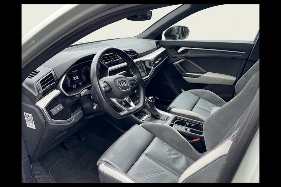 Audi Q3 Sportback 45 TFSI quattro edition one 230pk | Navigatie | Parkeercamera | B&O Audio | Panoramadak | Lederen bekleding