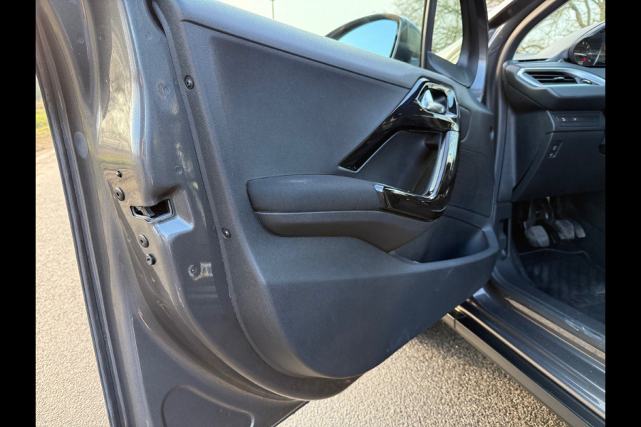 Peugeot 2008 1.2 PureTech Signature | CARPLAY | HOGE INSTAP | CRUISE CONTROL | CAMERA | NAVI |