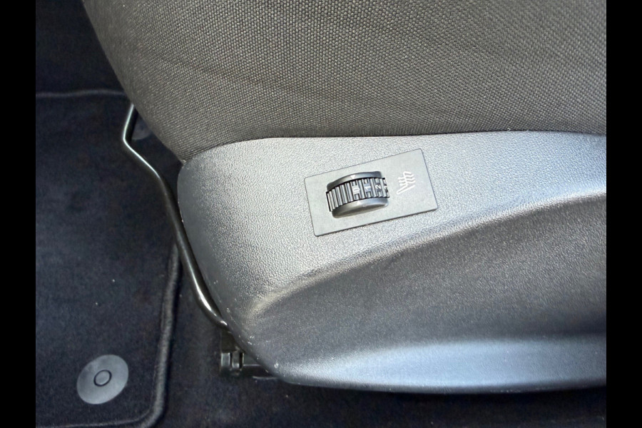 Peugeot 2008 1.2 PureTech Signature | CARPLAY | HOGE INSTAP | CRUISE CONTROL | CAMERA | NAVI |