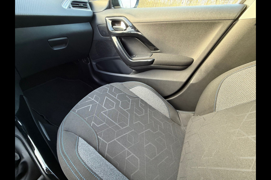 Peugeot 2008 1.2 PureTech Signature | CARPLAY | HOGE INSTAP | CRUISE CONTROL | CAMERA | NAVI |