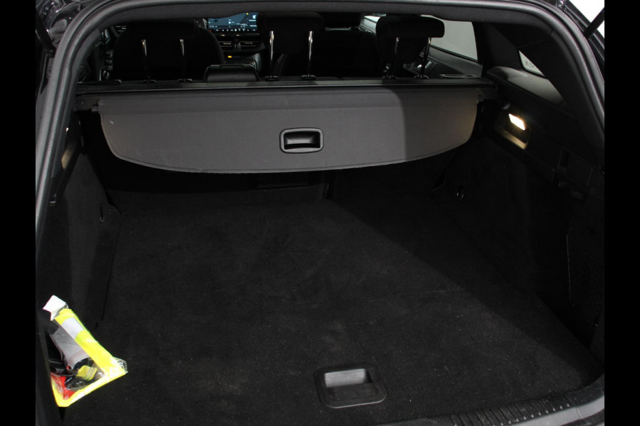 Ford FOCUS Wagon 1.0 EcoBoost 125pk mhev ST Line X | Panorama dak | Navigatie Groot scherm | Apple Carplay/Android Auto | Parkeersensoren | Camera | Driver Assistance Pack | Winter Pack | LED-koplampen | Panoramadak | Virtual Cockpit | All seasonbanden