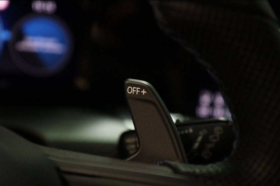 Volkswagen Golf 2.0 TSI R 4Motion /PERFORMANCE/AKRAP/PANO/HUD/IQ/H-K/VOL