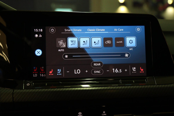 Volkswagen Golf 2.0 TSI R 4Motion /PERFORMANCE/AKRAP/PANO/HUD/IQ/H-K/VOL