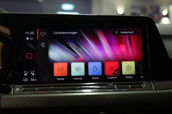 Volkswagen Golf 2.0 TSI R 4Motion /PERFORMANCE/AKRAP/PANO/HUD/IQ/H-K/VOL