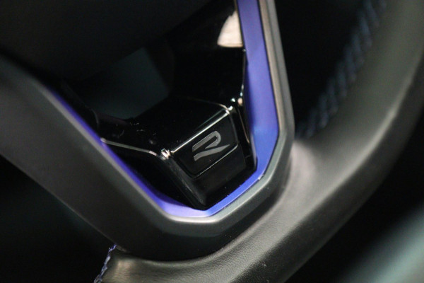 Volkswagen Golf 2.0 TSI R 4Motion /PERFORMANCE/AKRAP/PANO/HUD/IQ/H-K/VOL