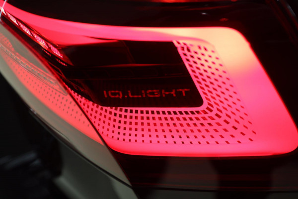 Volkswagen Golf 2.0 TSI R 4Motion /PERFORMANCE/AKRAP/PANO/HUD/IQ/H-K/VOL