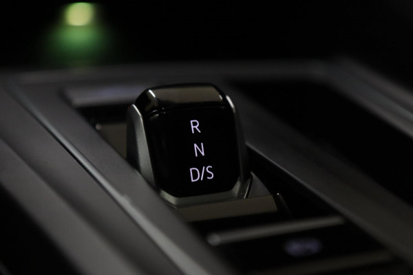 Volkswagen Golf 2.0 TSI R 4Motion /PERFORMANCE/AKRAP/PANO/HUD/IQ/H-K/VOL