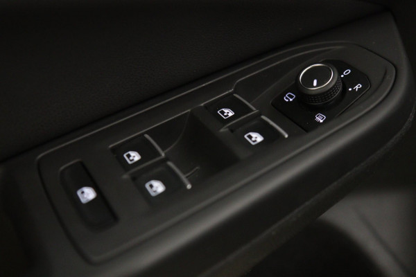 Volkswagen Golf 2.0 TSI R 4Motion /PERFORMANCE/AKRAP/PANO/HUD/IQ/H-K/VOL