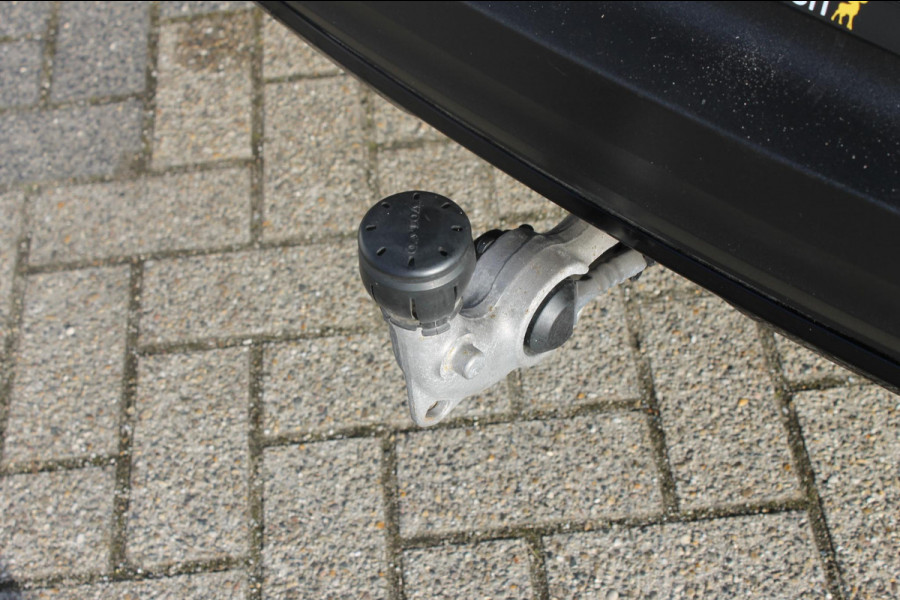 Volvo XC40 1.5 T3 R-Design Adaptieve cruise control / Semi elektrisch wegklapbare trekhaak / Blis / Apple Carplay / Verwarmbare voorstoelen en verwarmbaar stuurwiel / Climate control