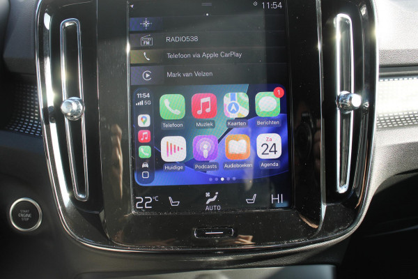 Volvo XC40 1.5 T3 R-Design Adaptieve cruise control / Semi elektrisch wegklapbare trekhaak / Blis / Apple Carplay / Verwarmbare voorstoelen en verwarmbaar stuurwiel / Climate control