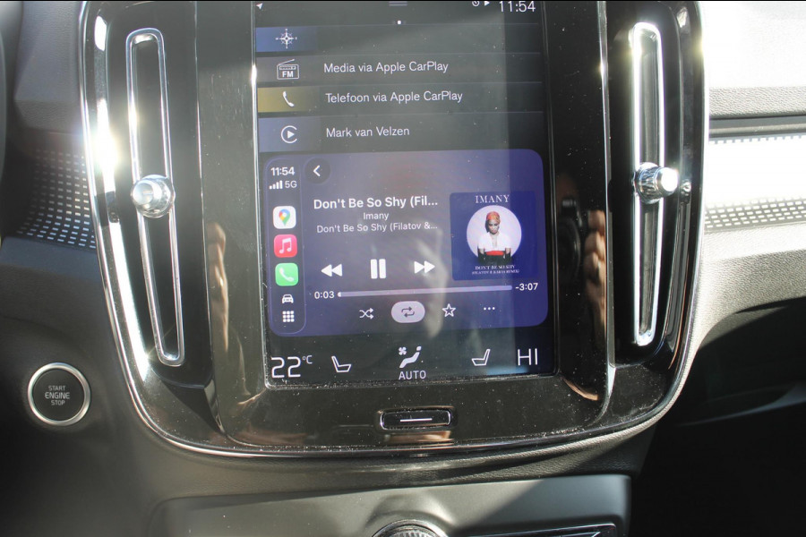 Volvo XC40 1.5 T3 R-Design Adaptieve cruise control / Semi elektrisch wegklapbare trekhaak / Blis / Apple Carplay / Verwarmbare voorstoelen en verwarmbaar stuurwiel / Climate control