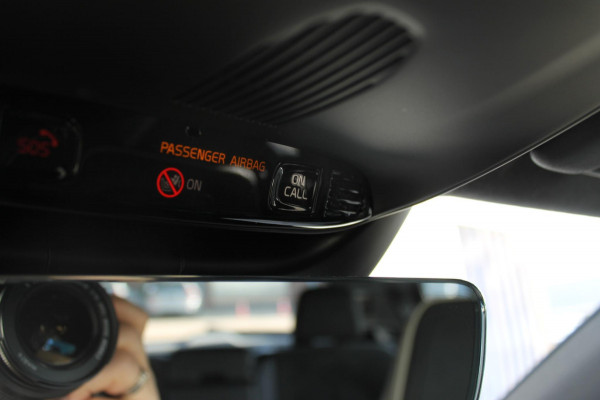 Volvo XC40 1.5 T3 R-Design Adaptieve cruise control / Semi elektrisch wegklapbare trekhaak / Blis / Apple Carplay / Verwarmbare voorstoelen en verwarmbaar stuurwiel / Climate control