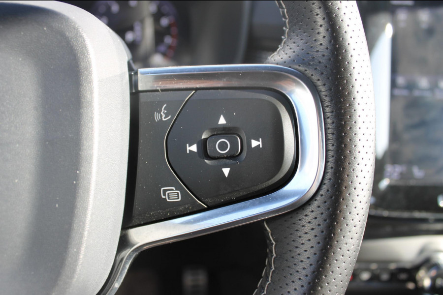 Volvo XC40 1.5 T3 R-Design Adaptieve cruise control / Semi elektrisch wegklapbare trekhaak / Blis / Apple Carplay / Verwarmbare voorstoelen en verwarmbaar stuurwiel / Climate control