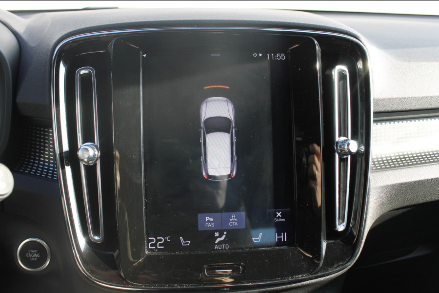 Volvo XC40 1.5 T3 R-Design Adaptieve cruise control / Semi elektrisch wegklapbare trekhaak / Blis / Apple Carplay / Verwarmbare voorstoelen en verwarmbaar stuurwiel / Climate control