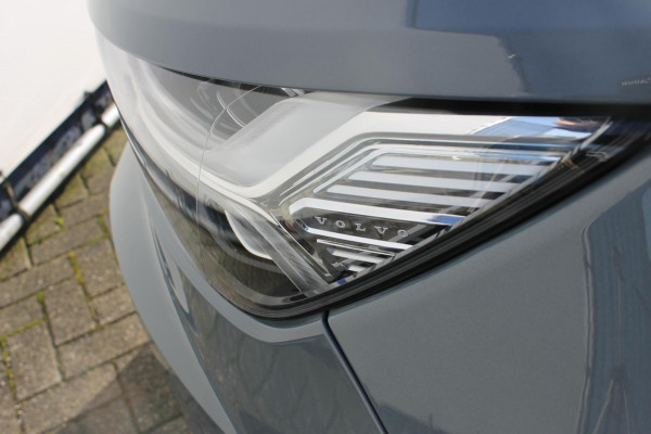 Volvo XC40 1.5 T3 R-Design Adaptieve cruise control / Semi elektrisch wegklapbare trekhaak / Blis / Apple Carplay / Verwarmbare voorstoelen en verwarmbaar stuurwiel / Climate control