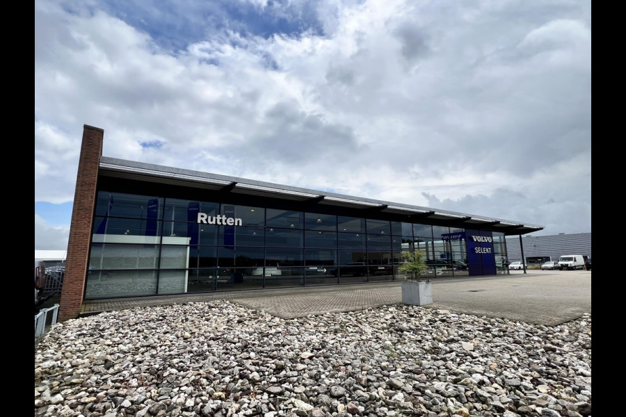 Volvo XC40 1.5 T3 R-Design Adaptieve cruise control / Semi elektrisch wegklapbare trekhaak / Blis / Apple Carplay / Verwarmbare voorstoelen en verwarmbaar stuurwiel / Climate control