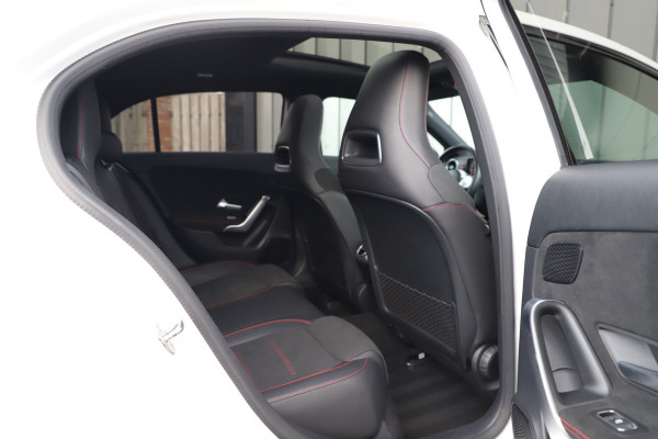 Mercedes-Benz A-Klasse 200 AMG Aut7 | 163PK | Pano | Led | Stoelverwarming | Clima | Apple-carplay | Camera | Widescreen | 2018.