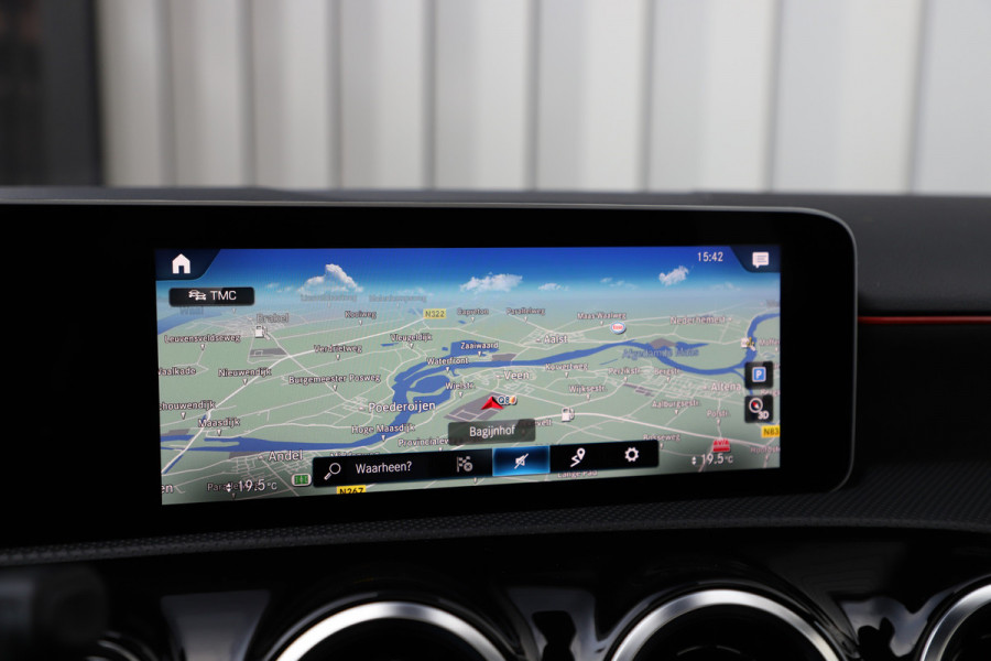 Mercedes-Benz A-Klasse 200 AMG Aut7 | 163PK | Pano | Led | Stoelverwarming | Clima | Apple-carplay | Camera | Widescreen | 2018.