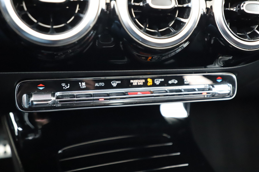 Mercedes-Benz A-Klasse 200 AMG Aut7 | 163PK | Pano | Led | Stoelverwarming | Clima | Apple-carplay | Camera | Widescreen | 2018.