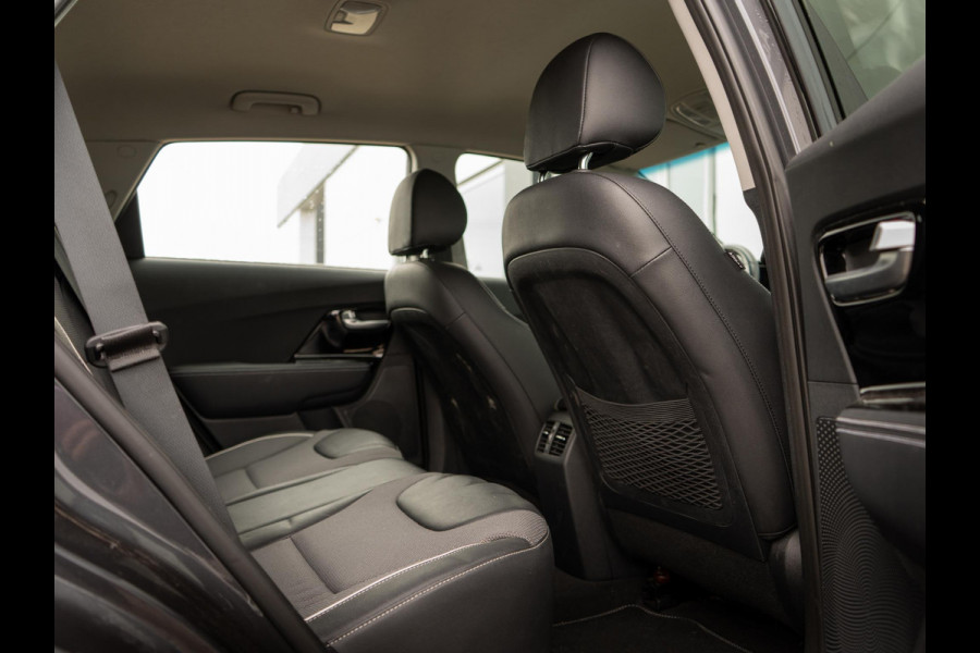 Kia e-Niro DynamicLine 64 kWh 3 Fase | Keyless | Camera | Navigatie | Carplay | DAB+ |