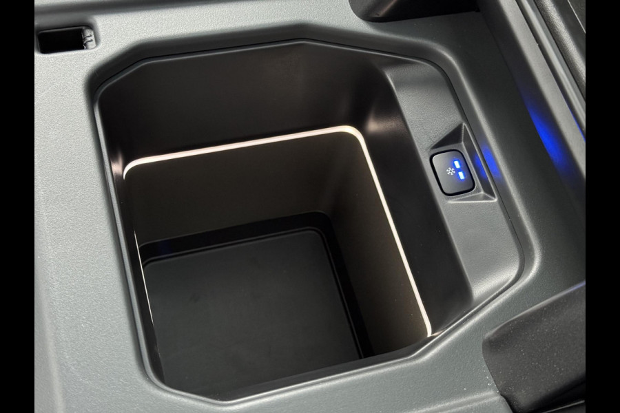 Land Rover Defender P300e 110 X-Dynamic SE