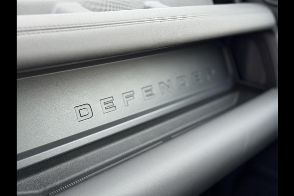 Land Rover Defender P300e 110 X-Dynamic SE