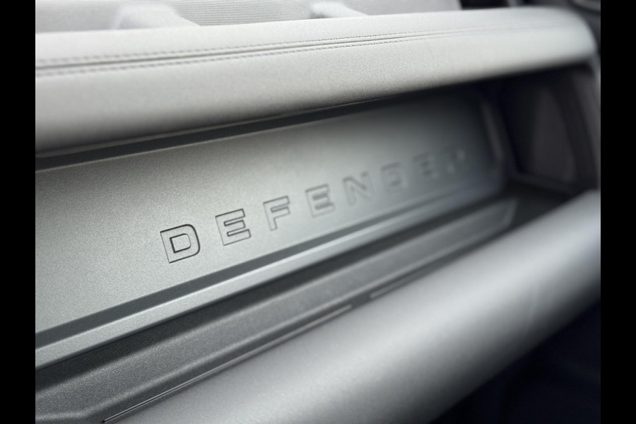 Land Rover Defender P300e 110 X-Dynamic SE