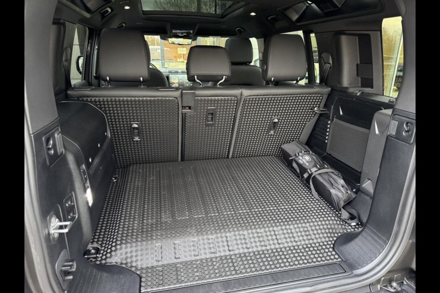 Land Rover Defender P300e 110 X-Dynamic SE