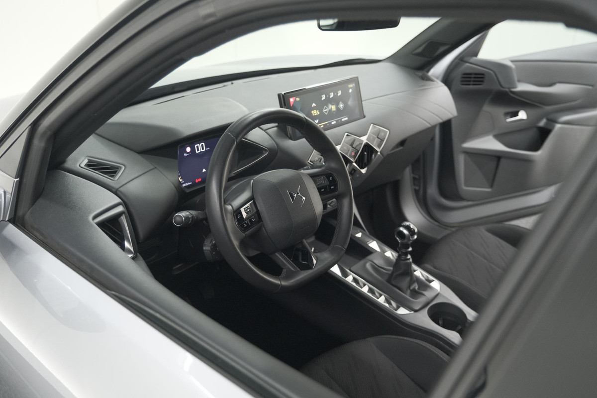 DS DS 3 Crossback PureTech 100 Montmartre | Parkeersensoren | Apple Carplay | Allseason Banden | Navigatie | Climate Control