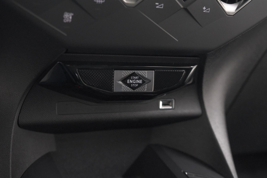 DS DS 3 Crossback PureTech 100 Montmartre | Parkeersensoren | Apple Carplay | Allseason Banden | Navigatie | Climate Control