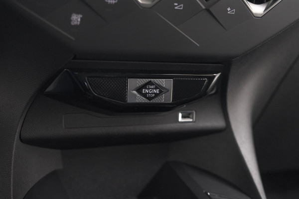 DS DS 3 Crossback PureTech 100 Montmartre | Parkeersensoren | Apple Carplay | Allseason Banden | Navigatie | Climate Control