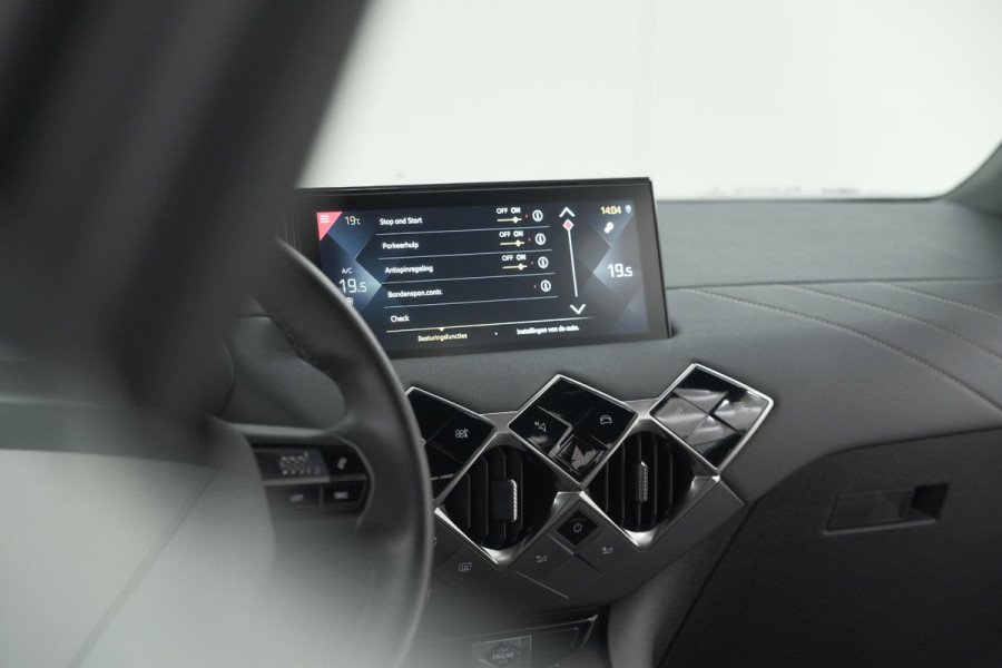 DS DS 3 Crossback PureTech 100 Montmartre | Parkeersensoren | Apple Carplay | Allseason Banden | Navigatie | Climate Control