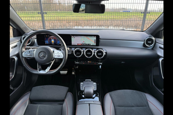 Mercedes-Benz A-Klasse 180 AMG Line | Camera | Stoelverw. | CarPlay