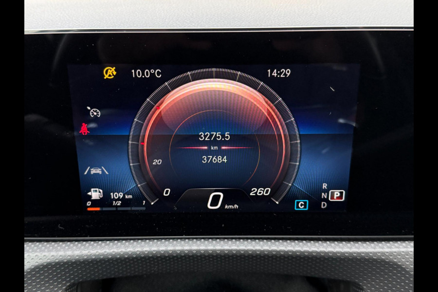 Mercedes-Benz A-Klasse 180 AMG Line | Camera | Stoelverw. | CarPlay
