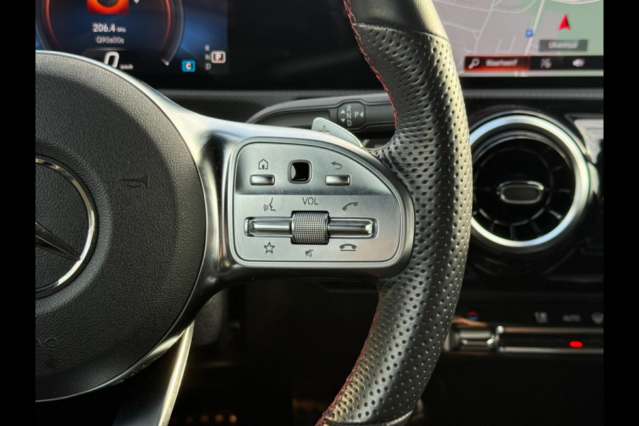 Mercedes-Benz A-Klasse 180 AMG Line | Camera | Stoelverw. | CarPlay