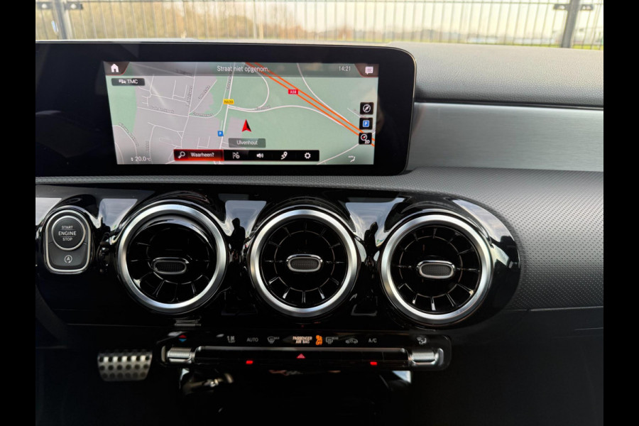 Mercedes-Benz A-Klasse 180 AMG Line | Camera | Stoelverw. | CarPlay