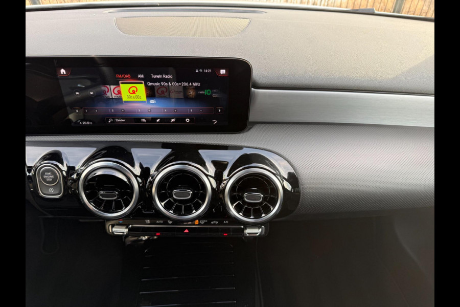 Mercedes-Benz A-Klasse 180 AMG Line | Camera | Stoelverw. | CarPlay