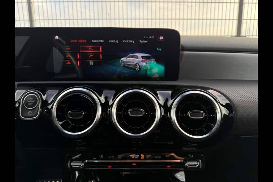 Mercedes-Benz A-Klasse 180 AMG Line | Camera | Stoelverw. | CarPlay