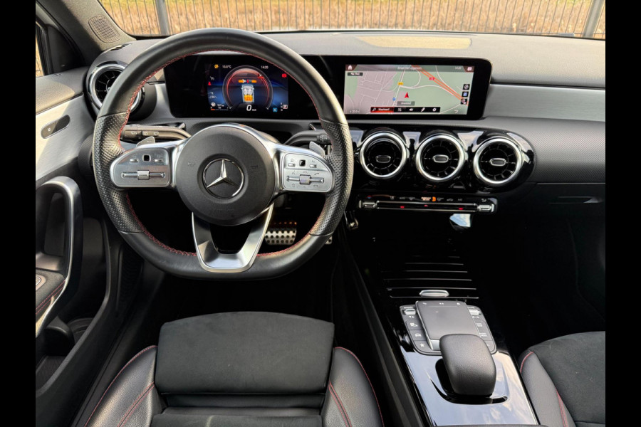 Mercedes-Benz A-Klasse 180 AMG Line | Camera | Stoelverw. | CarPlay