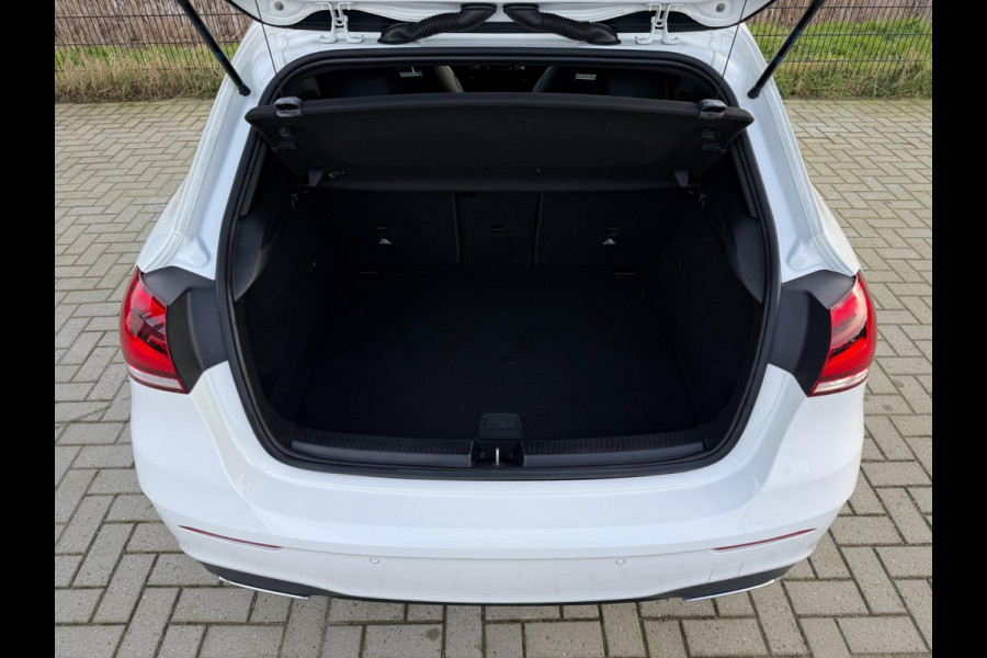 Mercedes-Benz A-Klasse 180 AMG Line | Camera | Stoelverw. | CarPlay