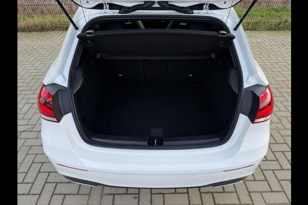 Mercedes-Benz A-Klasse 180 AMG Line | Camera | Stoelverw. | CarPlay