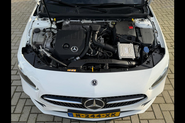 Mercedes-Benz A-Klasse 180 AMG Line | Camera | Stoelverw. | CarPlay