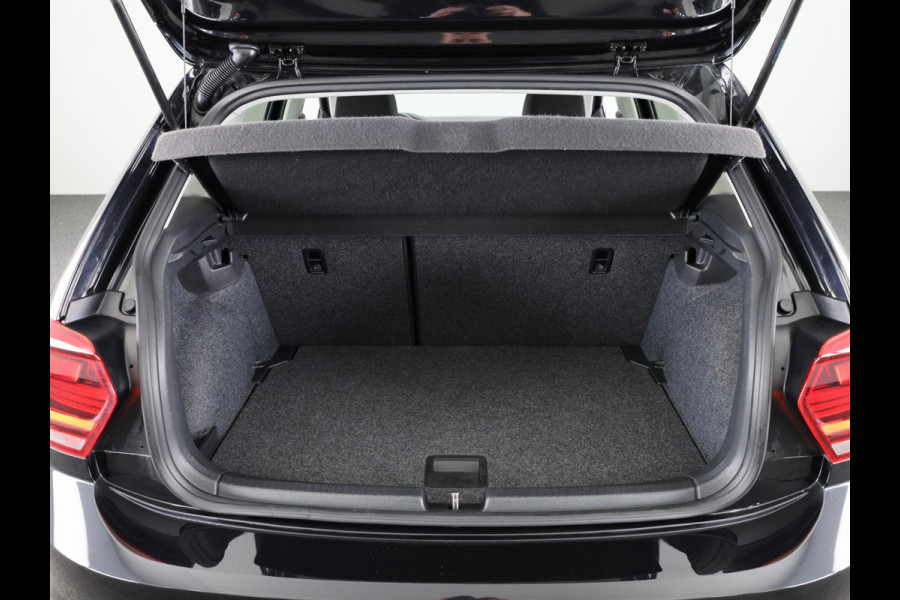 Volkswagen Polo 1.0 TSI R-Line Edition 95 pk | Navigatie | Parkeersensoren | Adaptieve cruise control | Apple Carplay/Android Auto |